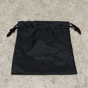BNWT AUTHENTIC CHANEL SMALL BLACK DRAWSTRING JEWELRY POUCH/BAG